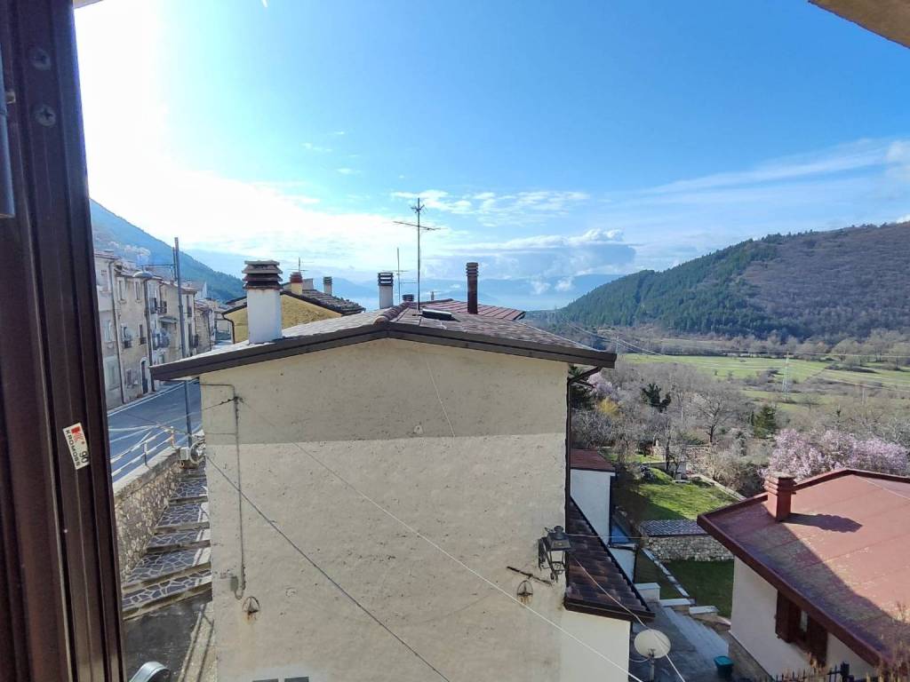 appartamento in vendita ad Ovindoli in zona San Potito