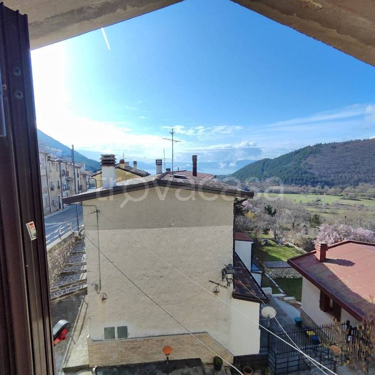 appartamento in vendita ad Ovindoli in zona San Potito