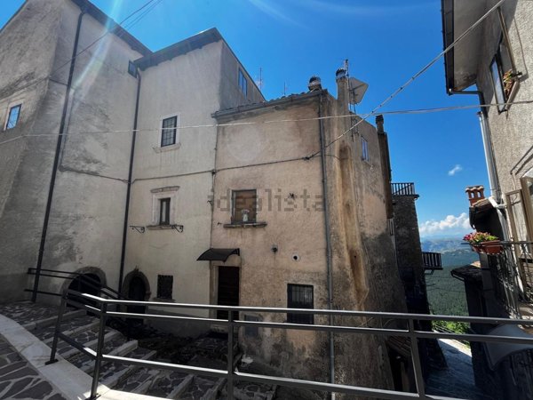 casa semindipendente in vendita ad Ovindoli