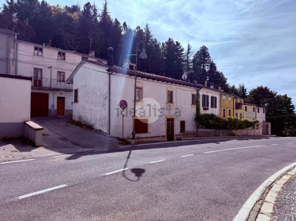 casa indipendente in vendita ad Ovindoli