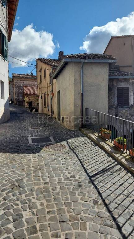 casa indipendente in vendita a Pereto