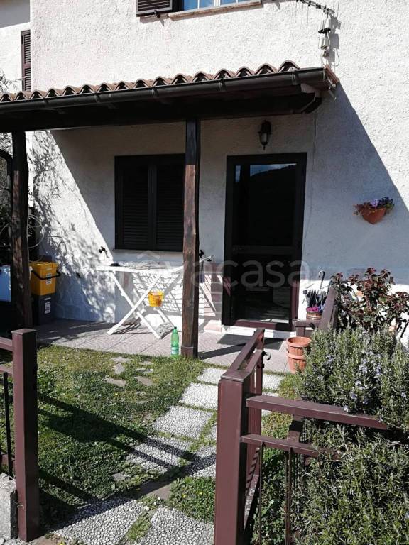 casa indipendente in vendita a Pereto