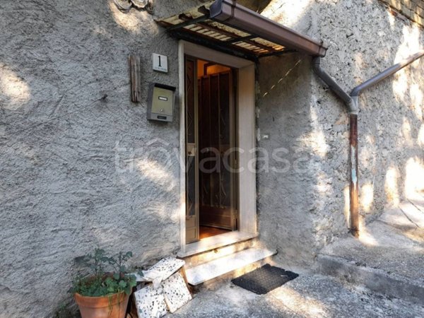 casa indipendente in vendita a Pereto
