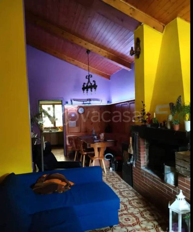 casa indipendente in vendita a Pereto