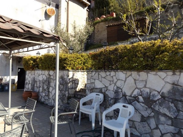 casa indipendente in vendita a Pereto