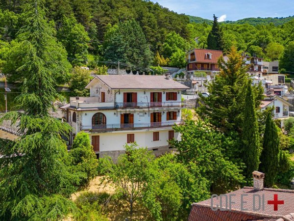 casa indipendente in vendita a Pereto