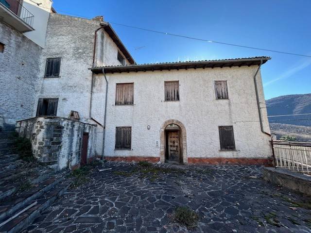 casa indipendente in vendita a Pereto