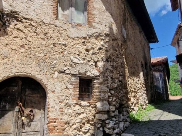 casa indipendente in vendita a Pereto