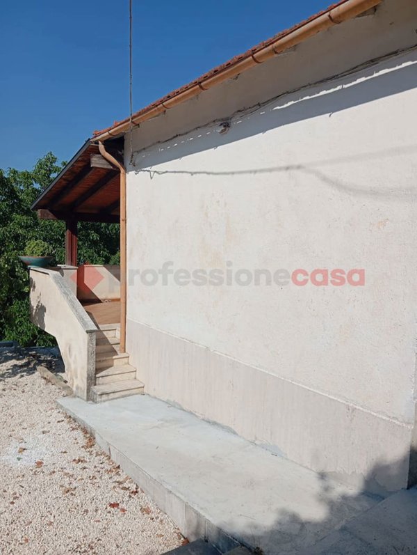 casa indipendente in vendita a Pereto