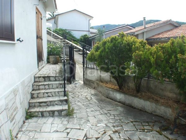 casa indipendente in vendita a Pereto