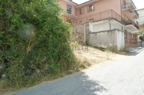 terreno edificabile in vendita a Pereto