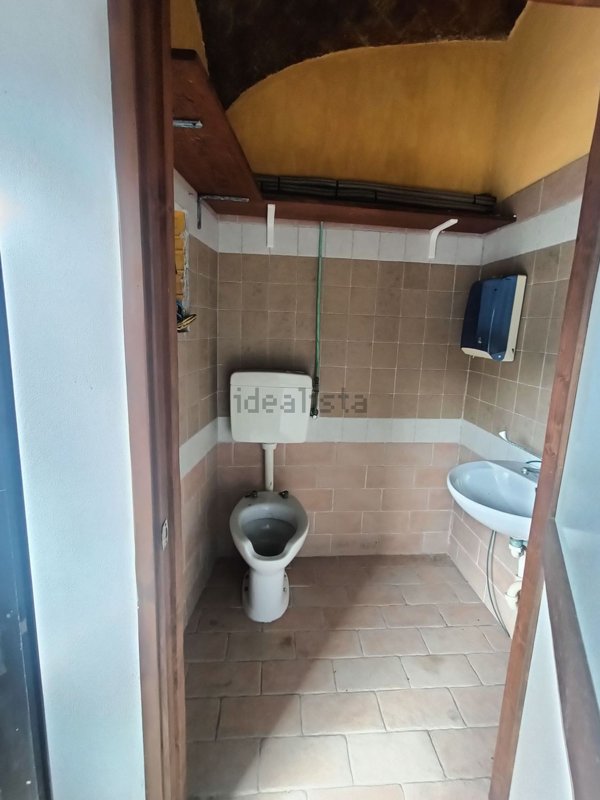 locale commerciale in vendita a Pereto