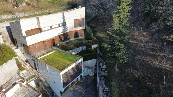 casa indipendente in vendita a Pereto