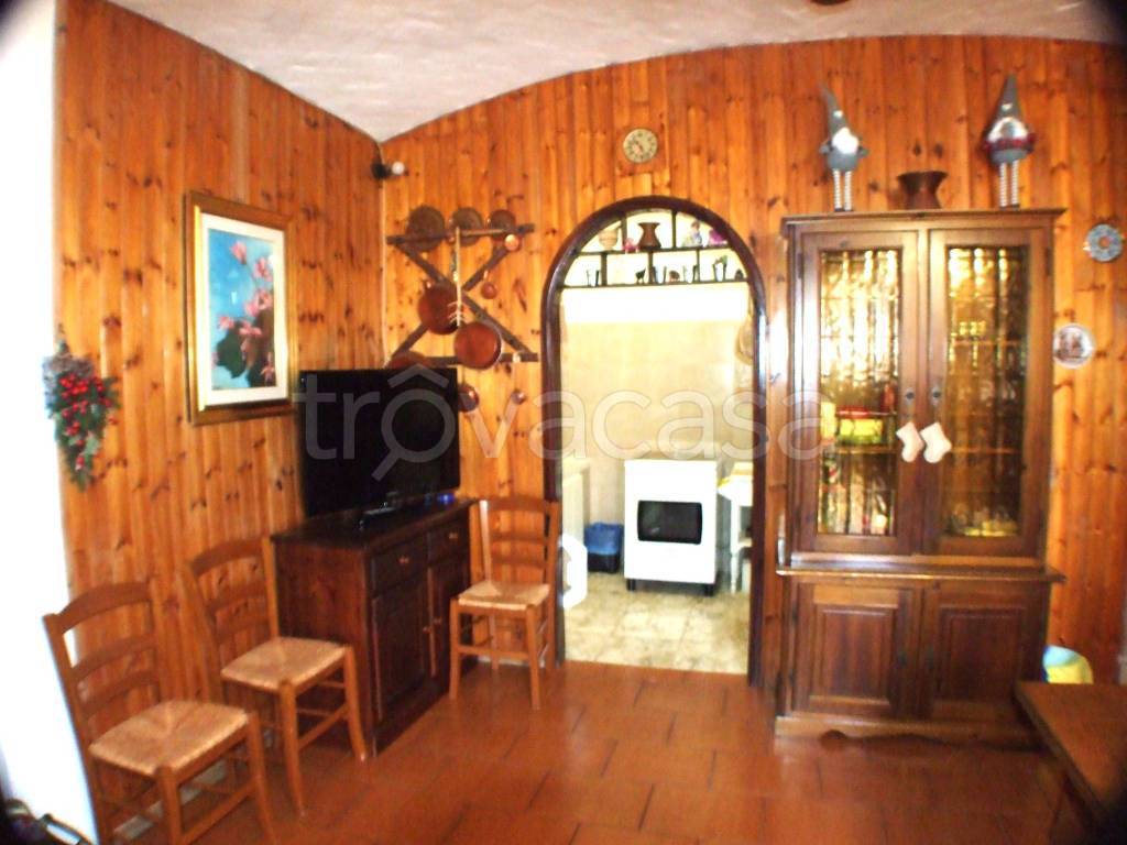 casa indipendente in vendita a Pereto