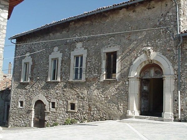 casa indipendente in vendita a Pereto