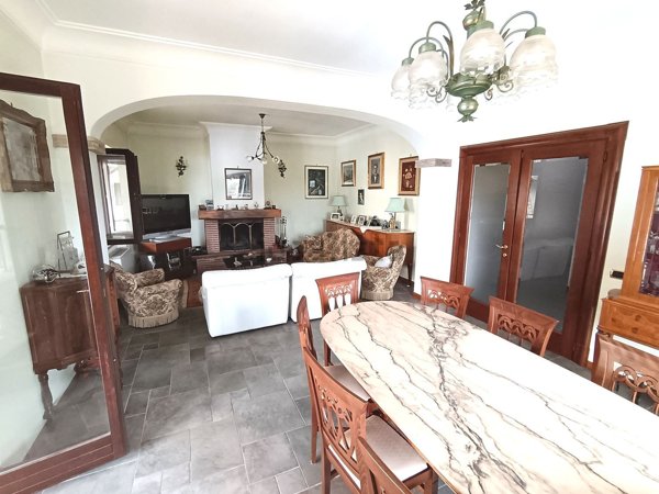 casa indipendente in vendita a Pereto