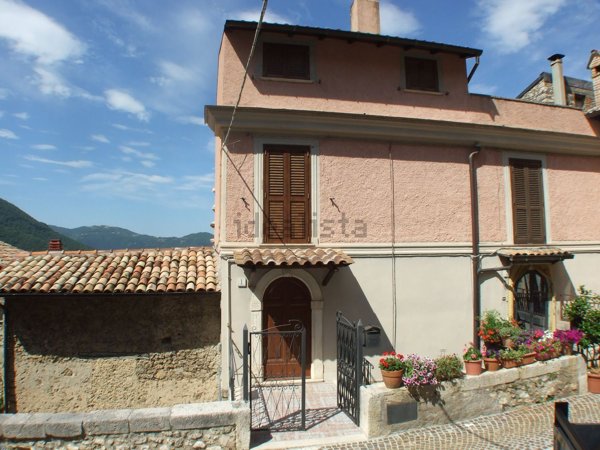 appartamento in vendita a Pereto