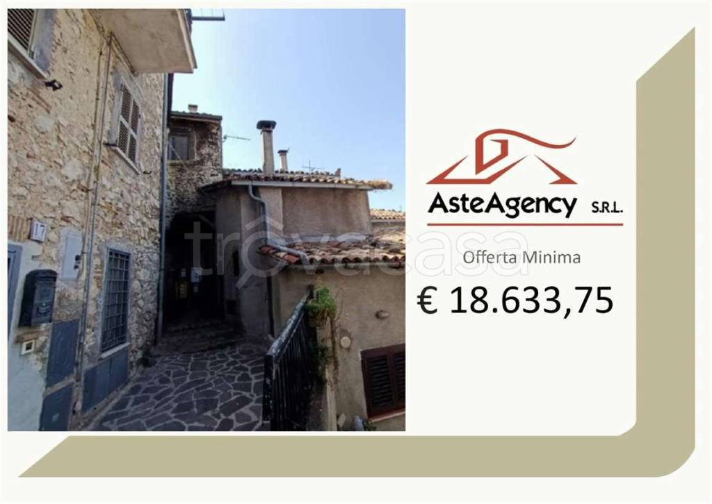 casa indipendente in vendita a Pereto