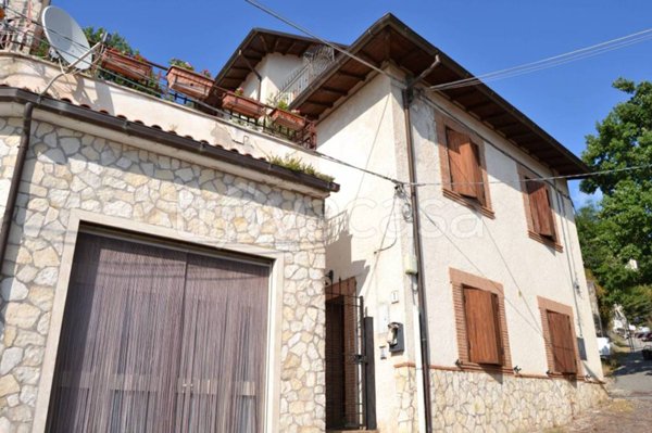 casa indipendente in vendita a Pereto