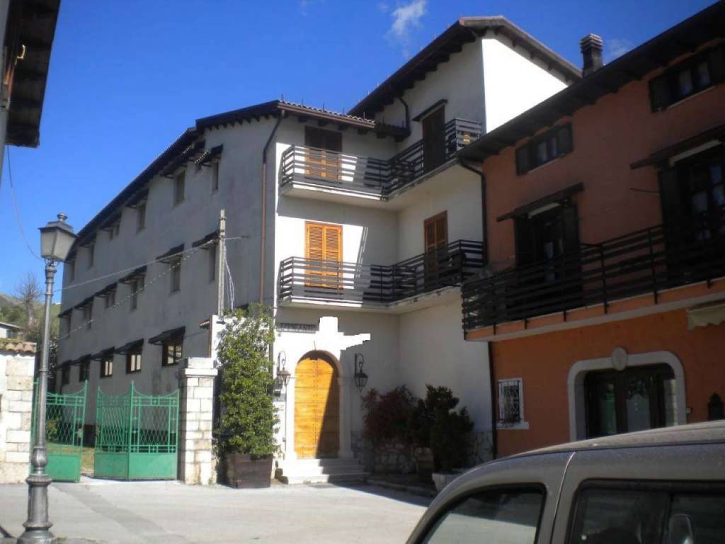 intera palazzina in vendita a Pescasseroli