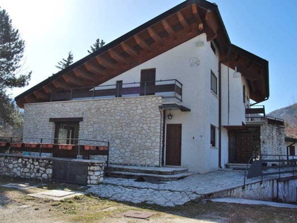 casa indipendente in vendita a Pescasseroli