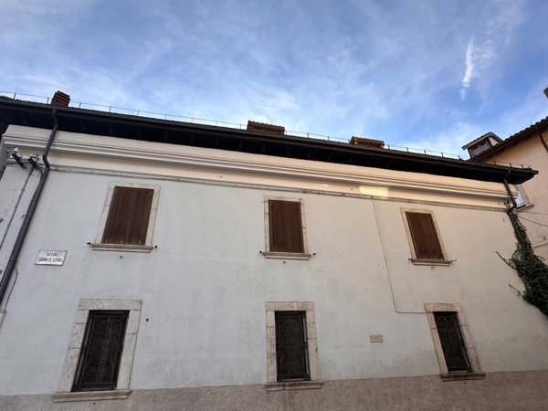 intera palazzina in vendita a Pescasseroli