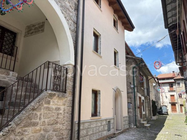 casa indipendente in vendita a Pescasseroli