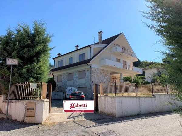 casa indipendente in vendita a Pescina