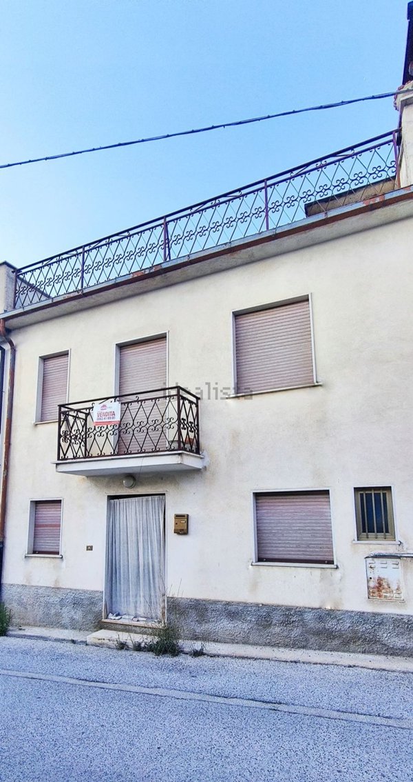 casa indipendente in vendita a Pescina