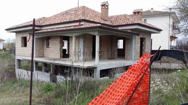 casa indipendente in vendita a Pescina