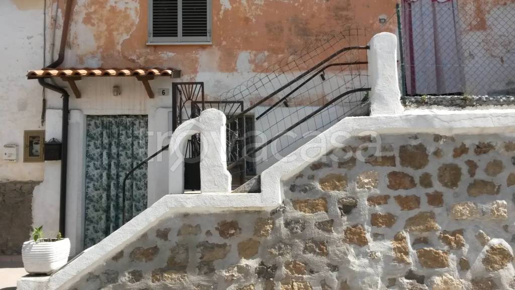 casa indipendente in vendita a Pescina