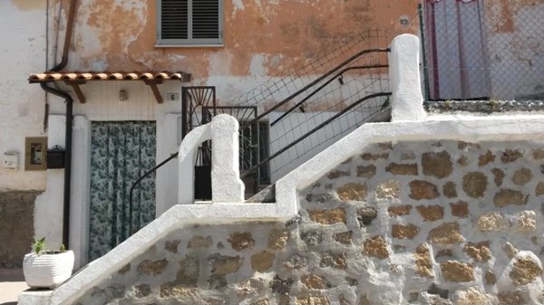 casa indipendente in vendita a Pescina