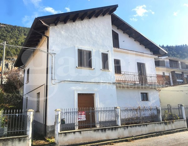 casa indipendente in vendita a Pescina in zona Venere