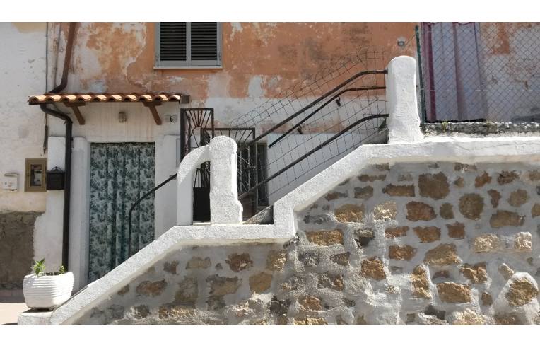 casa indipendente in vendita a Pescina