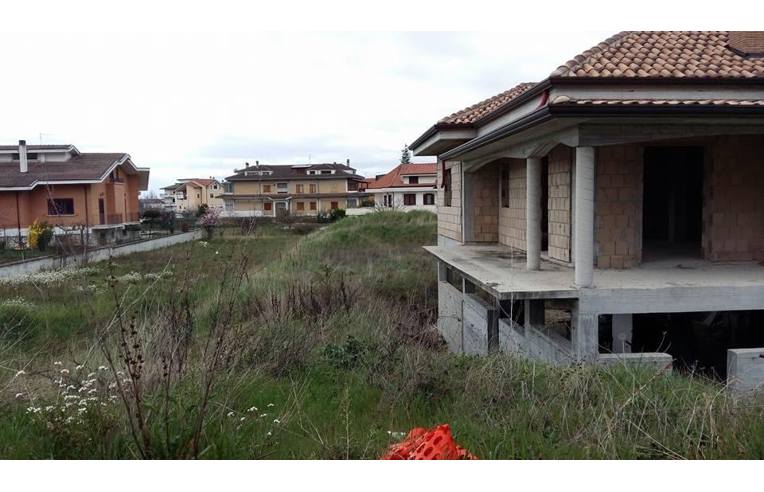 casa indipendente in vendita a Pescina