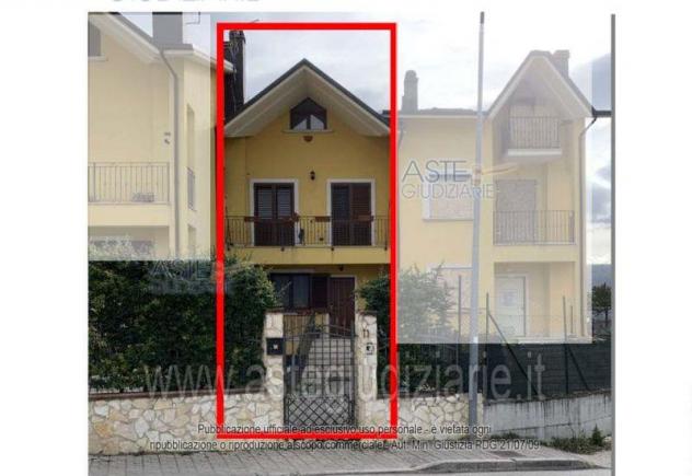 casa indipendente in vendita a Pescina