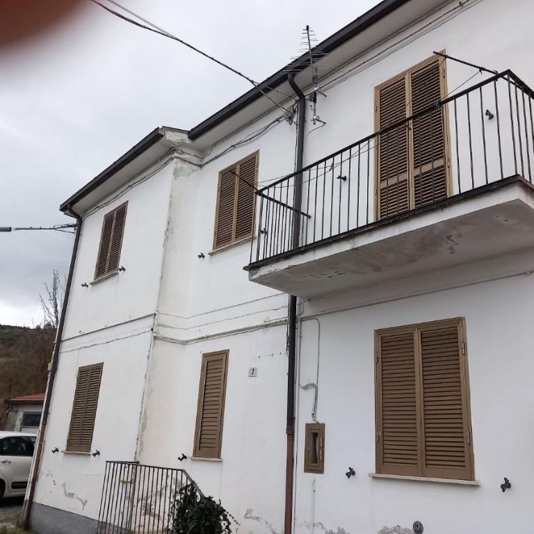 casa indipendente in vendita a Pescina