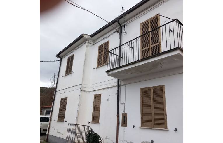 casa indipendente in vendita a Pescina