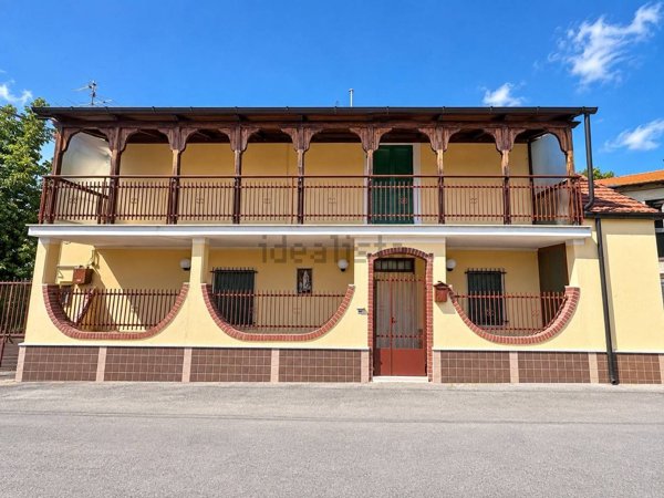 casa indipendente in vendita a Pescina