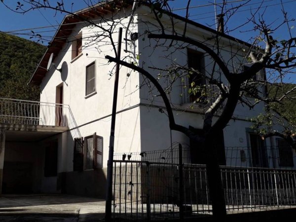 casa indipendente in vendita a Pettorano sul Gizio