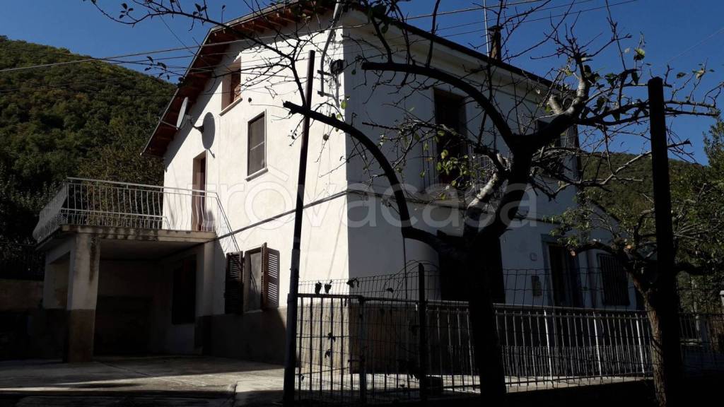 casa indipendente in vendita a Pettorano sul Gizio