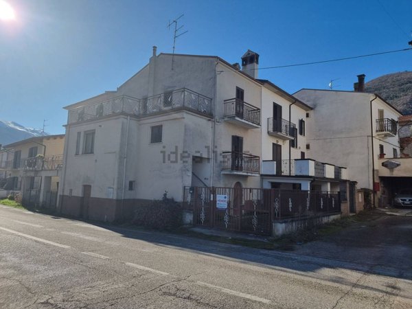 casa indipendente in vendita a Pettorano sul Gizio
