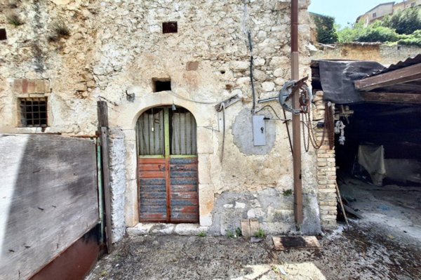 locale di sgombero in vendita a Pettorano sul Gizio