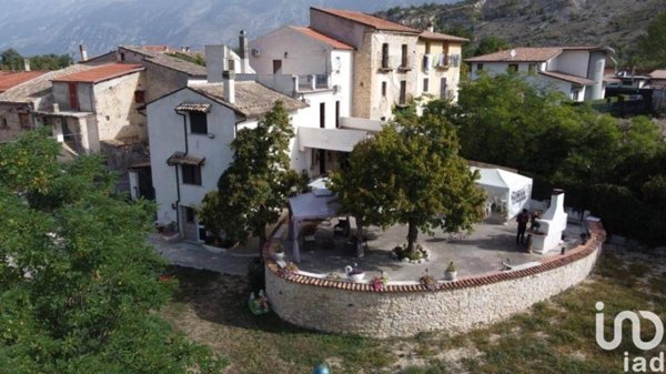 casa indipendente in vendita a Pettorano sul Gizio