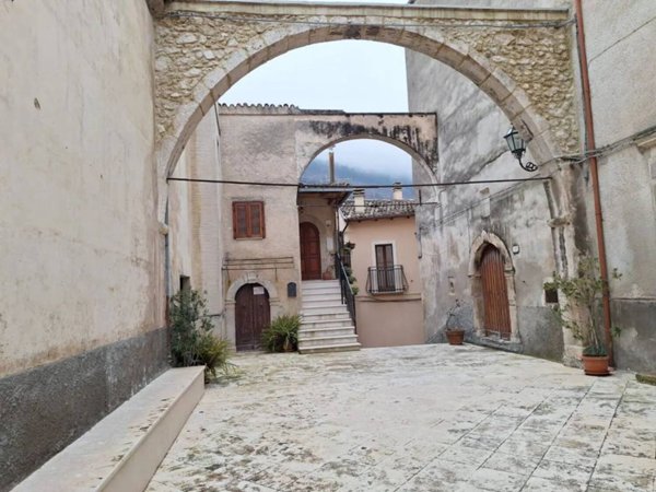 casa indipendente in vendita a Pettorano sul Gizio