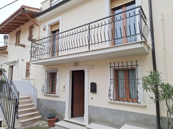 casa indipendente in vendita a Pettorano sul Gizio