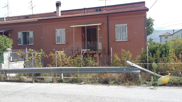 casa indipendente in vendita a Pettorano sul Gizio