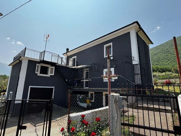 casa indipendente in vendita a Pettorano sul Gizio in zona Vallelarga