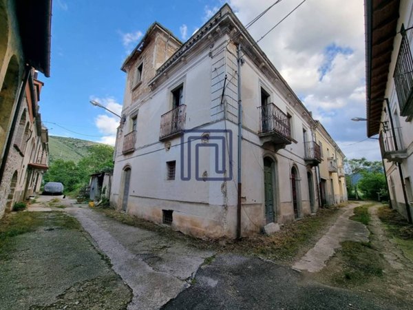 casa indipendente in vendita a Pettorano sul Gizio
