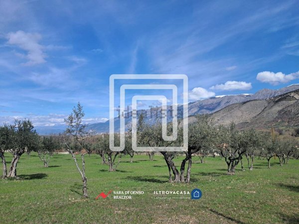 terreno in vendita a Pettorano sul Gizio in zona Vallelarga